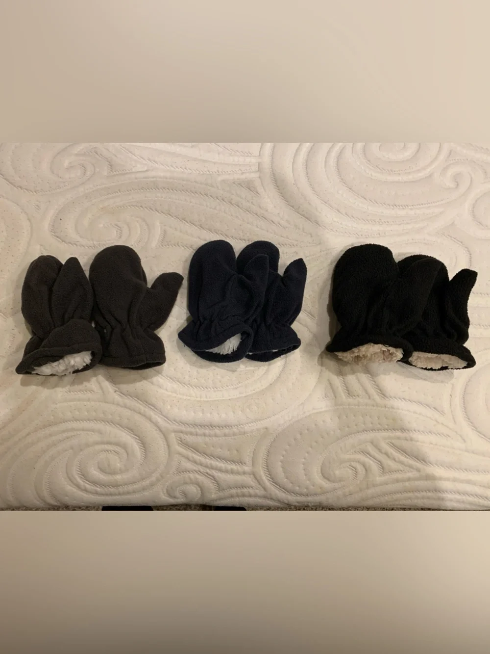 NWOT Set of 3 Fleece mittens kids